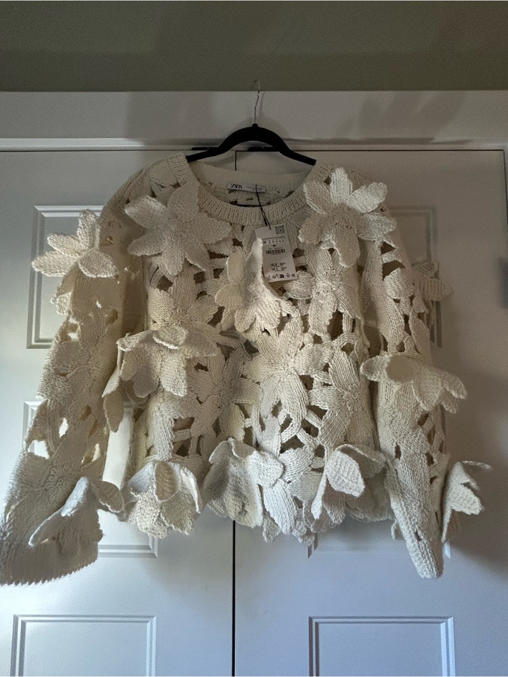 Zara Ivory 3D Textured Floral Openwork Crewneck Sweater size Medium NWT - Picture 3 of 5